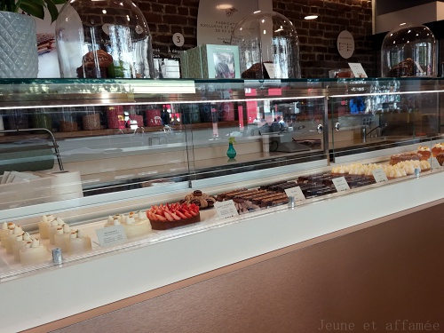vitrine de la pâtisserie Yann Couvreur