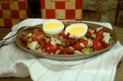 Salade de pâtes, tomate, courgette