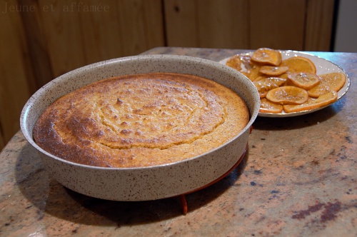 Le gâteau amande-orange à la sortie du four