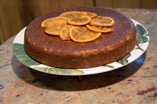Gâteau amande-orange, décor de tranches d'oranges confites