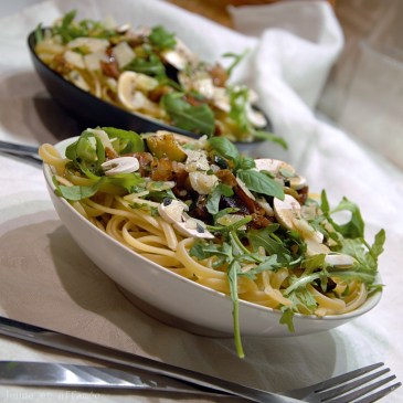 Pâtes, roquettes, légumes