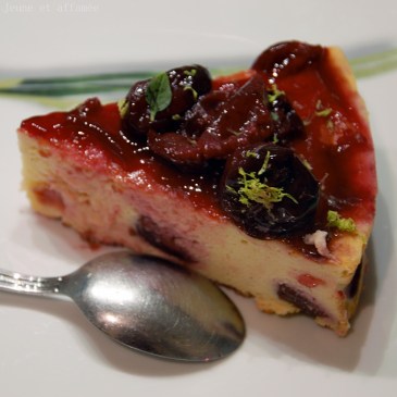 Gâteau au fromage blanc, cerise, basilic et citron vert