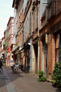 Vieilles rues avec façades en brique rouge
