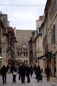 Toit en tuile vernissée