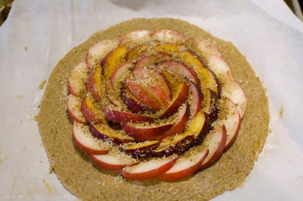 Tarte pêche-noisette