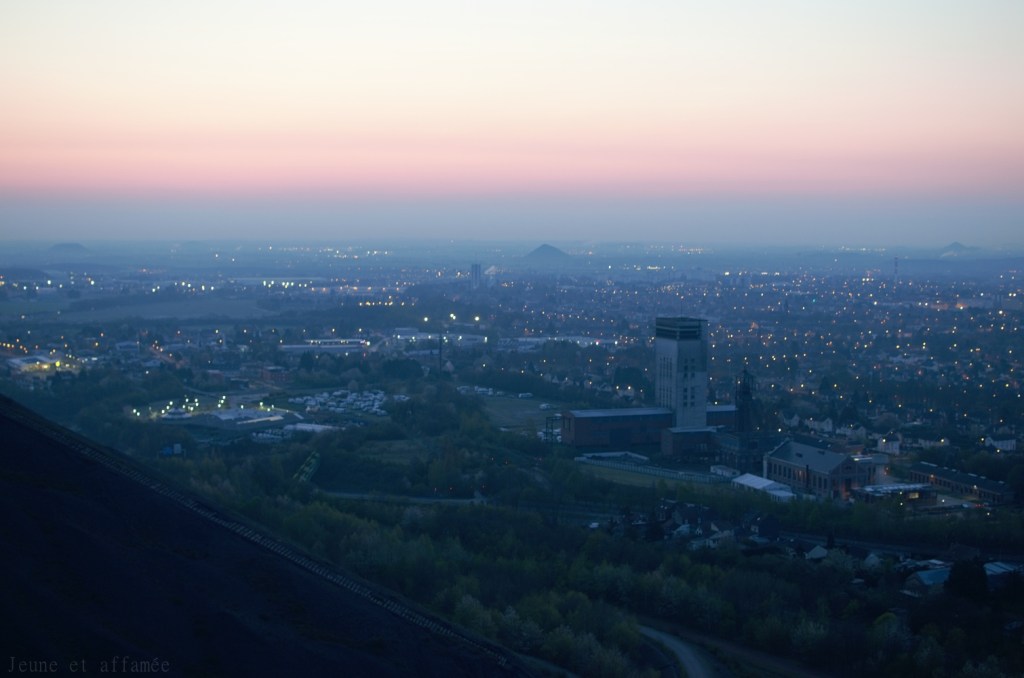 Lever de soleil sur Lens depuis les terrils de Loos en Gohelle