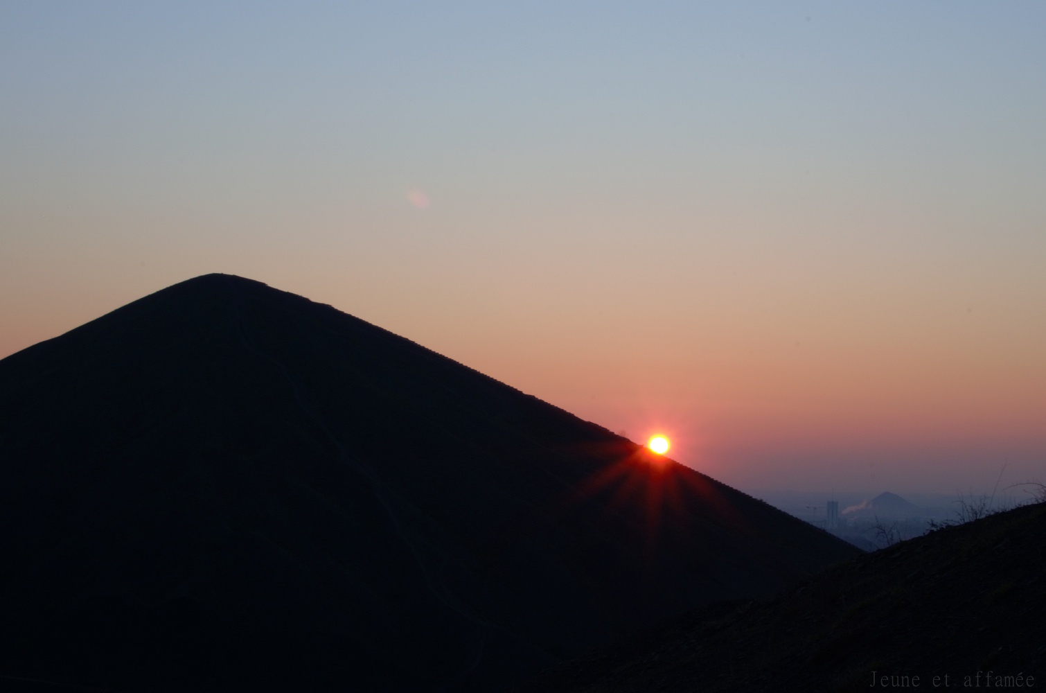 Lever de soleil sur les terrils de Loos en Gohelle