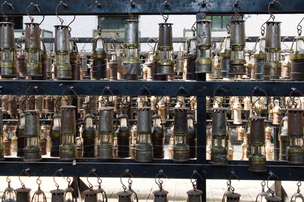 Lampes anciennes pour descendre à la mine